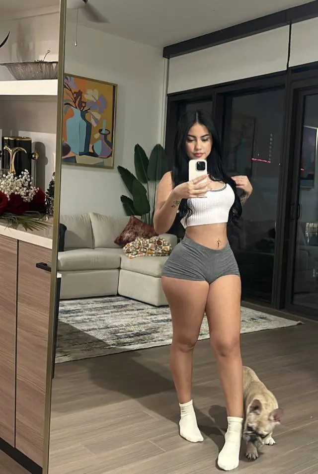 angelaliam899