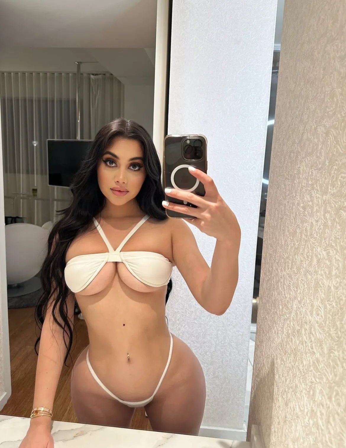 Bella