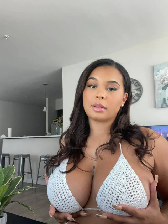 Clarastones058