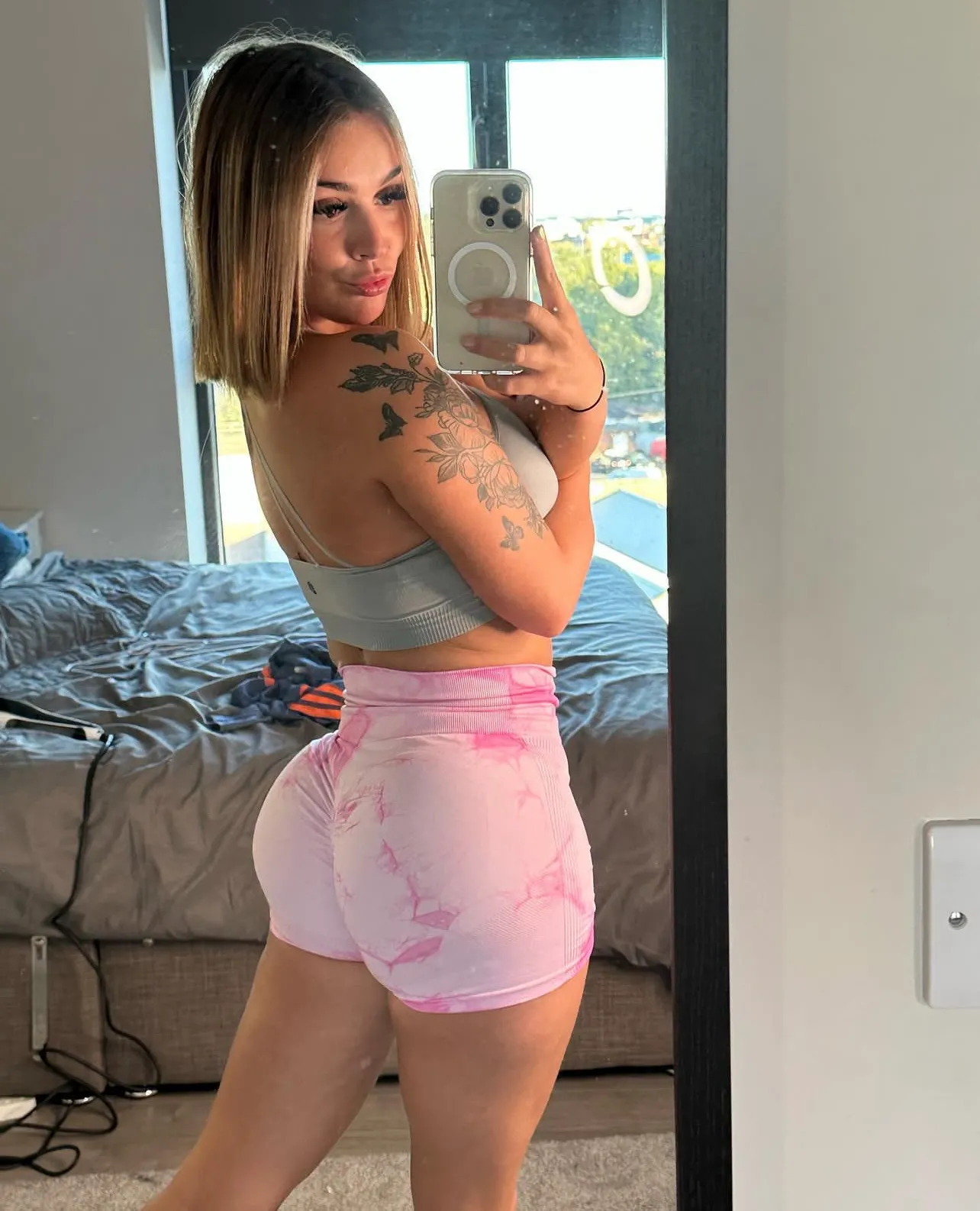 Sexy Laura