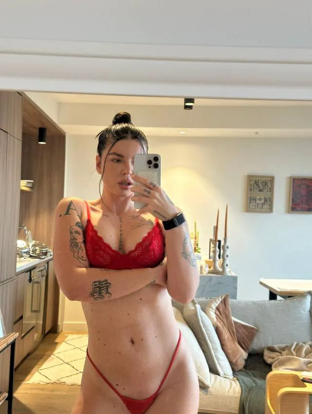 itsmeemilynelson